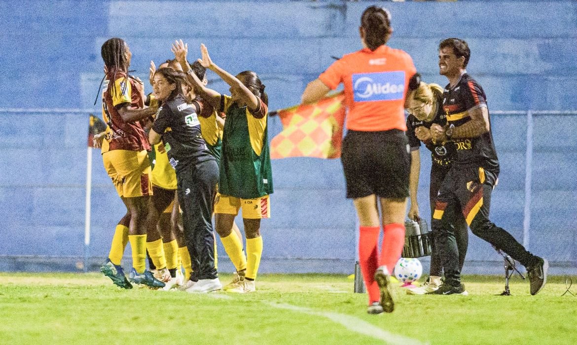 Planalto leva vantagem para jogo de volta