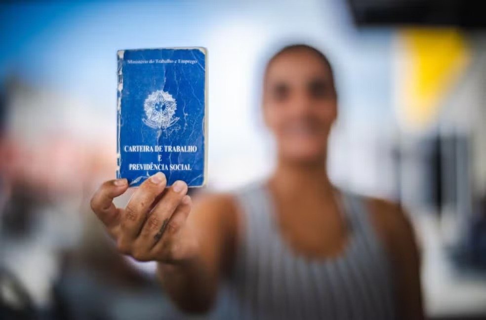 Carteira assinada bate recorde com 39,4 milhões