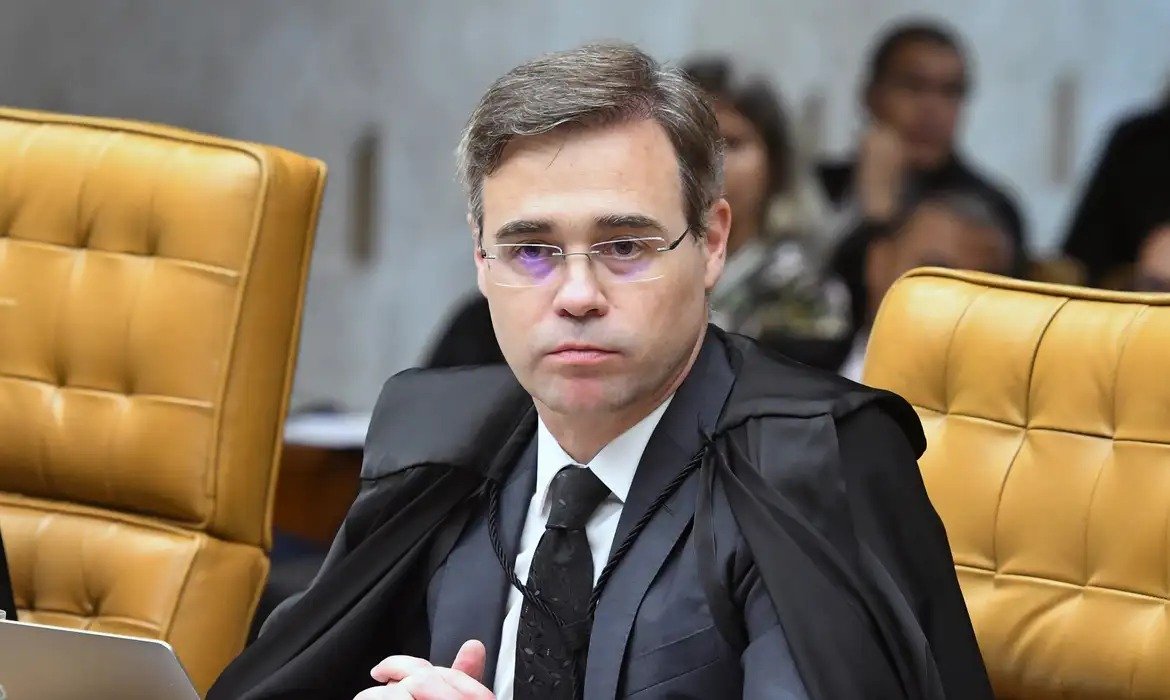 Mendonça suspende sanções da NR-1 sobre riscos psicossociais