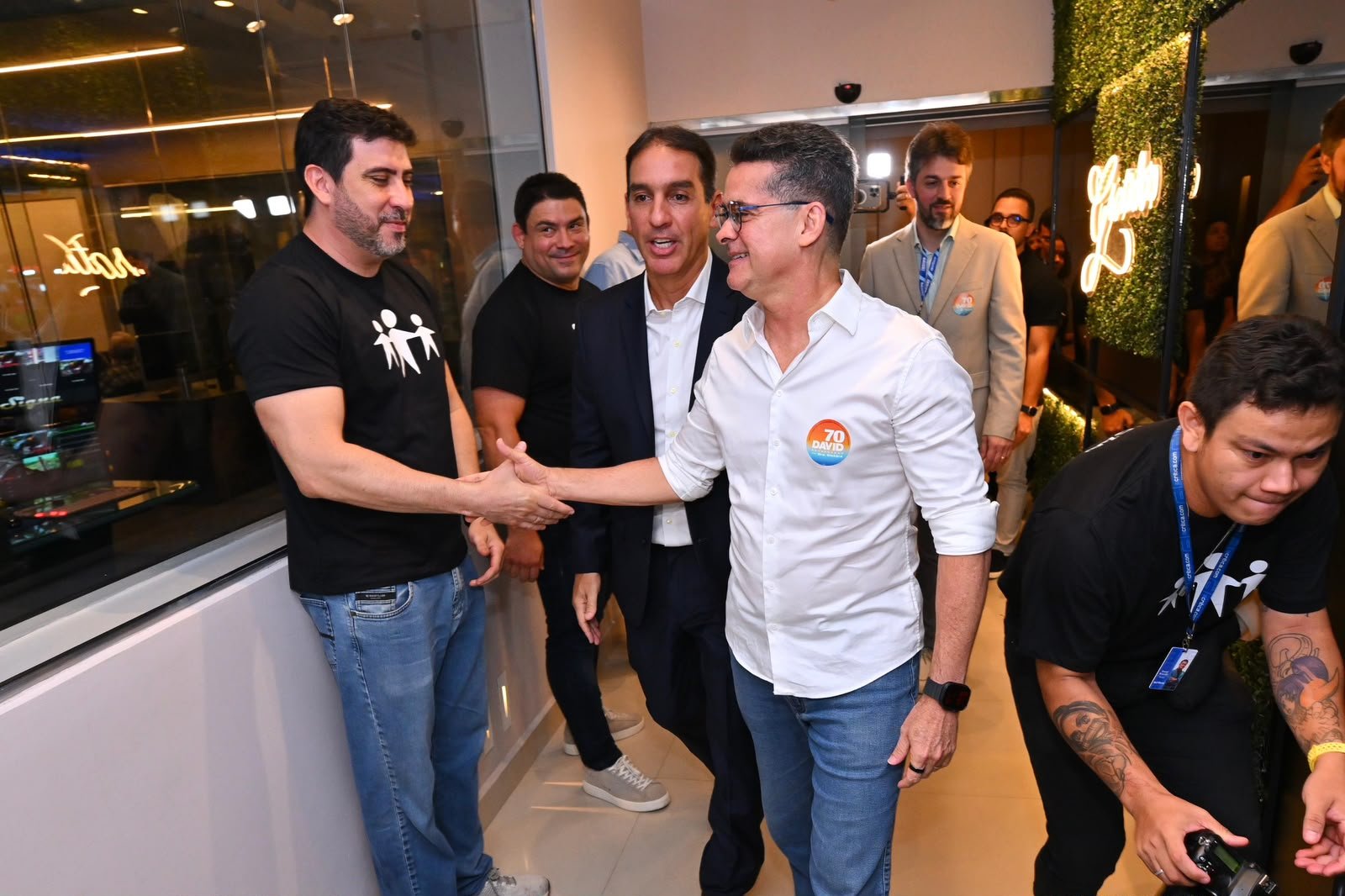 David Almeida aponta educação como eixo central no debate da TV A Crítica
