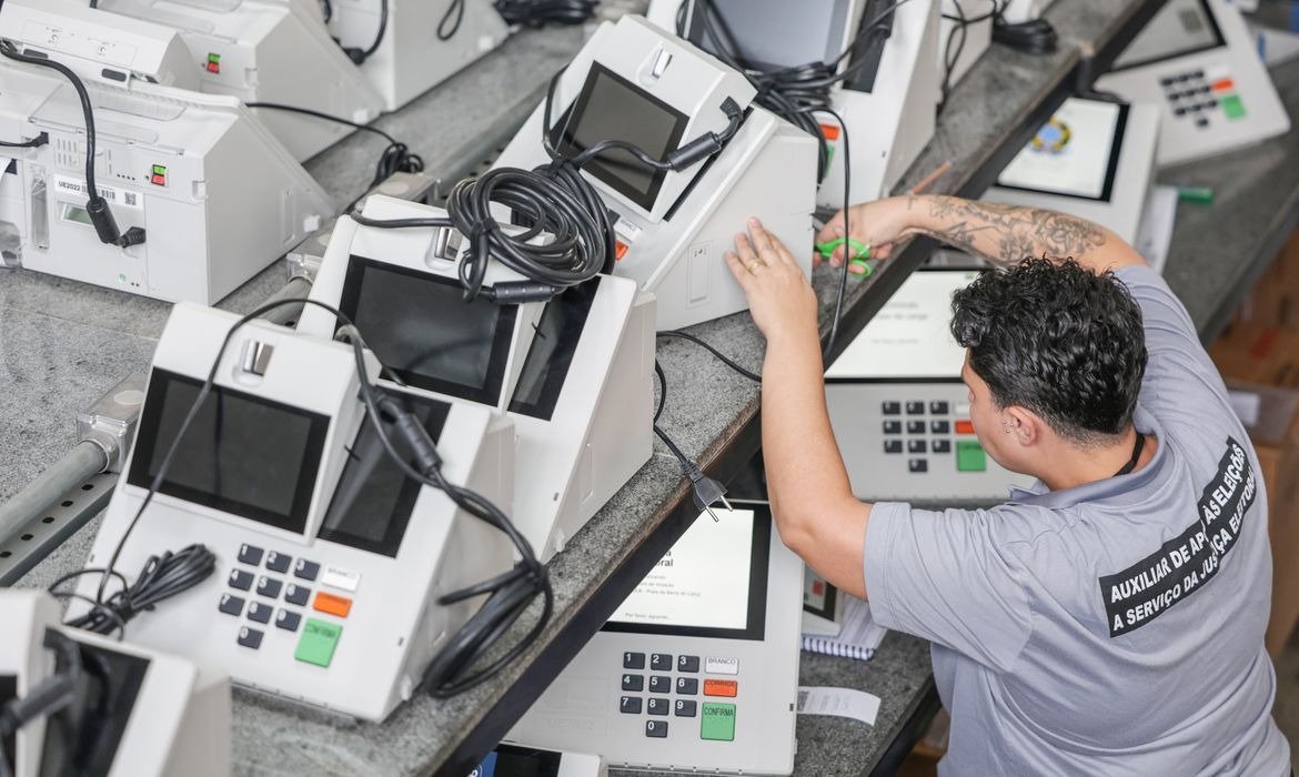 Urna eletrônica tem teclado em Braille para votação